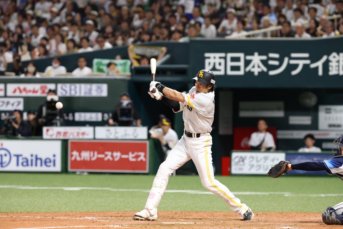takafullc2's tweet photo. 【1軍】

柳田悠岐選手が3打数3安打！

再び打率を3割台に乗せました！

photo by Kazutaka Kuriki📷 

#sbhawks #鷹フル https://t.co/6R6HZmiiAu