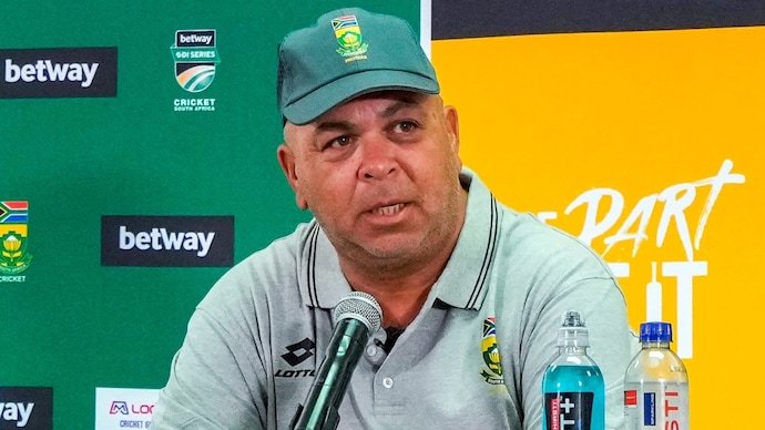 ragav_x's tweet photo. SA coach Shukri Conrad on drop-in pitches :

“I’d be disappointed if it were used in the World Cup, because it nullifies whatever home advantage there is, if there is a home advantage.

We know our conditions in South Africa are unique at every ground. And I’d like to think that there would be that advantage.”