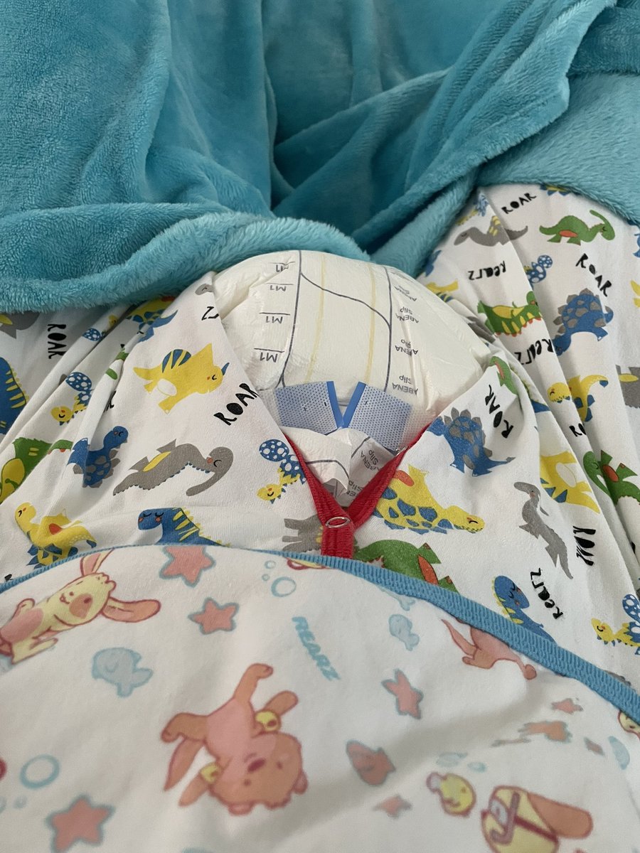 skykid71627044's tweet photo. Baby boy watching cartoons early in the morning and sucking his binky 🍼
Now whos gonna come cuddle me and change my diapers :3
#abdl #diaperboy #paci https://t.co/P8qJNn9Imf
