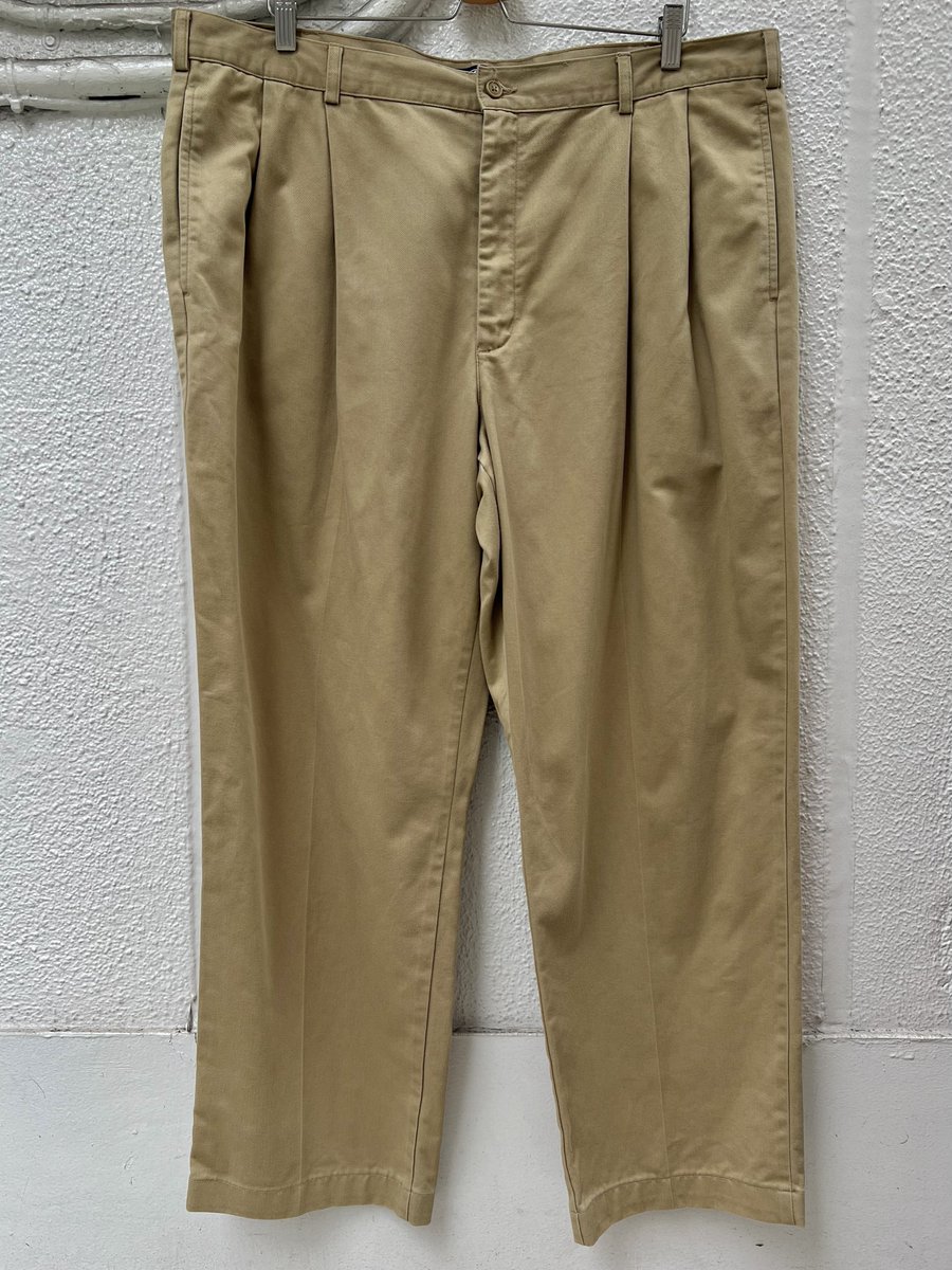 FBT_SHOP's tweet photo. 🥯🥯🥯
size W40
¥3,850-
太めにチノパン穿きたい方にオススメ!
ツータックでレングスは長過ぎずなのでぜひ試着してみてください💁♀️
#landsend
#ランズエンド
#FBTSHOP
#学芸大学
https://t.co/6yu8Vl3zHd https://t.co/DmiHLTJNyM