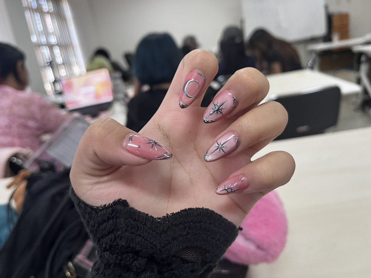 doremintea's tweet photo. new nails!!!! https://t.co/fQxooOgLQ0