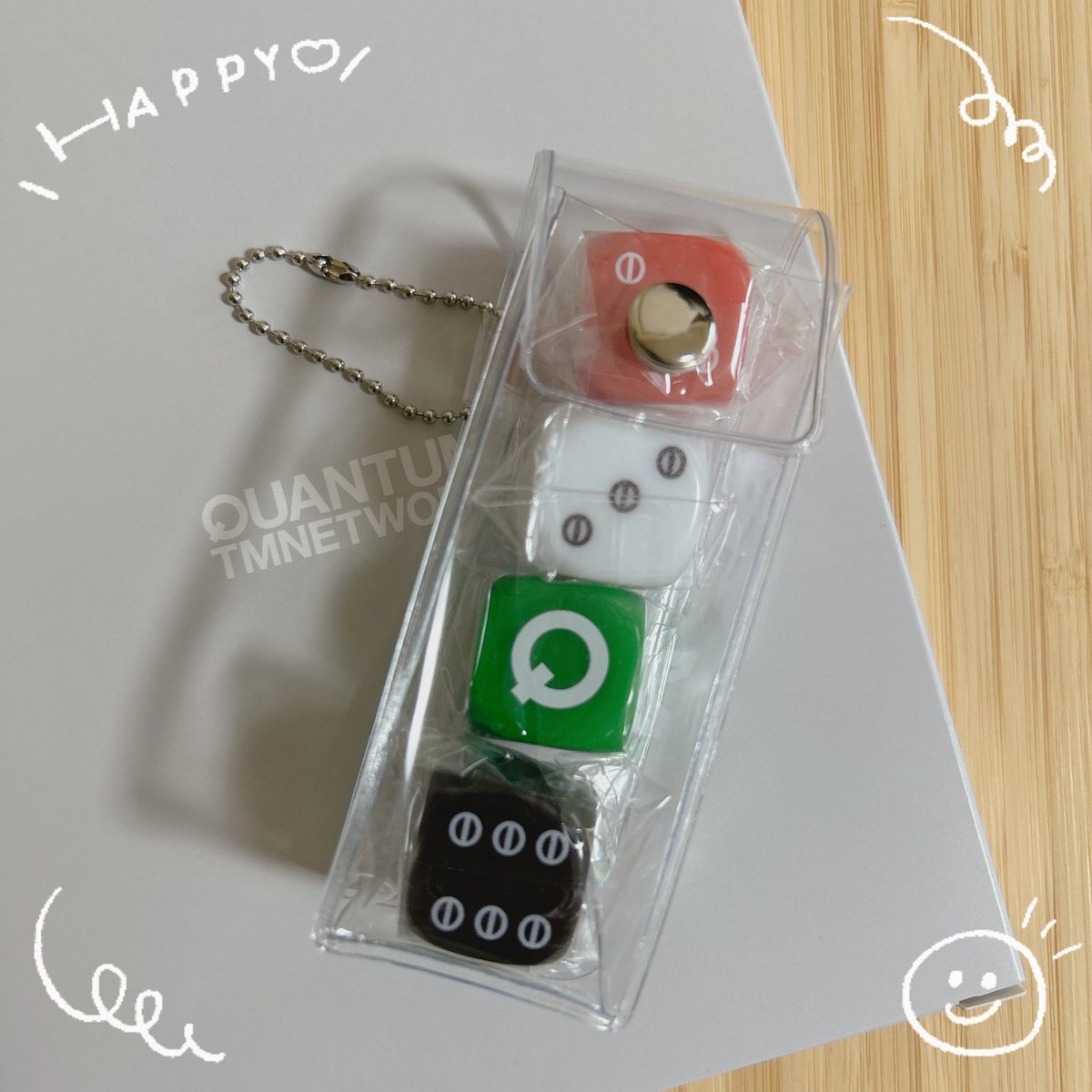 0217iori's tweet photo. QUANTUM CUBE持ち歩きたいFANKSのみんなー！
セリアの透明リップケースが個包装を剥がさず綺麗に詰められるよー！
フライトタグも一緒にできるよー！

#TMNETWORK
#QUANTUM
#FANKS https://t.co/ZLZEHLcLKW