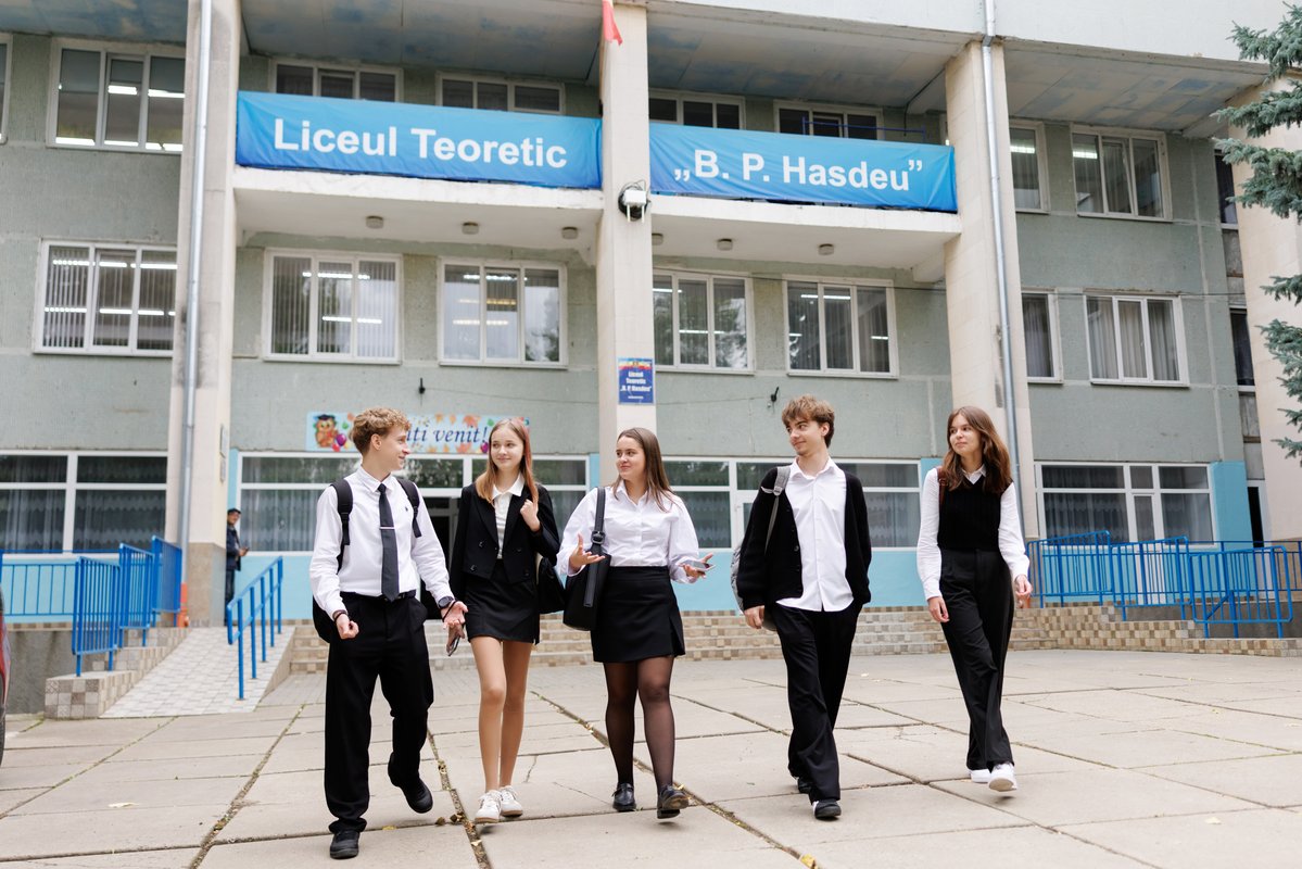 UNDPMoldova's tweet photo. “Math is not just about numbers. It’s about preparing for life.” 📚✨ Sabrina, a high school student, volunteered nearly 100 hours mentoring younger peers in math, helping them build confidence, resilience &amp; success. Campaign supported by UNDP &amp; @NorwayMFA
https://t.co/C70pCVG57L https://t.co/QZpZksbWeb