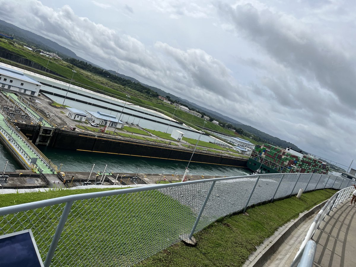 le1e2eo's tweet photo. てことで、パナマ運河！！(の大西洋側)
バスのせいで着くの遅れて、奥の施設に行けなかった、、、 https://t.co/RCrnvqDZJw