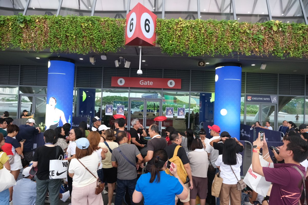jeffcanoy's tweet photo. Two hours ahead of schedule, fans of Filipino tennis ace Alex Eala have already gathered outside of the National Stadium at The Kallang in Singapore. The World No. 18 is scheduled to make a special appearance for a Q&amp;A session with fans @ABSCBNNews https://t.co/OjWizyrwzk