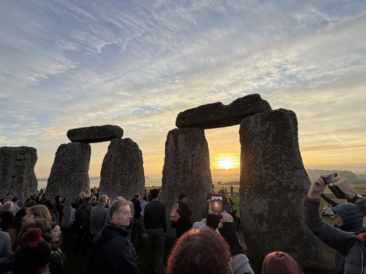 ST0NEHENGE's tweet photo. Autumn Equinox Celebrations 😀 https://t.co/sdQru2iR2h