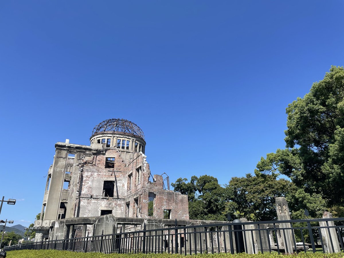otawa0416's tweet photo. 前回広島来た時は行けなかったので今回は原爆ドームと平和記念資料館見てきたよ
展示内容はリニューアルしてからだいぶマイルドになったみたいだけど、それでもしんどいな…
今日は通路がギチギチになるくらい混んでいたけど、むしろそれでよかったのかも https://t.co/smMY8aFQYL
