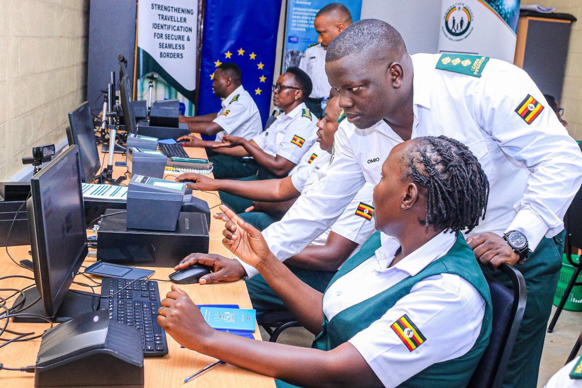 IOM_Uganda's tweet photo. With @UEenRDC support, @NCIC_Ug, together with IOM🇺🇬, is building border officials’ capacity to use the Migration Information and Data Analysis System (MIDAS) to effectively manage movement along the Uganda-DRC border. https://t.co/bkLb1AZ50t