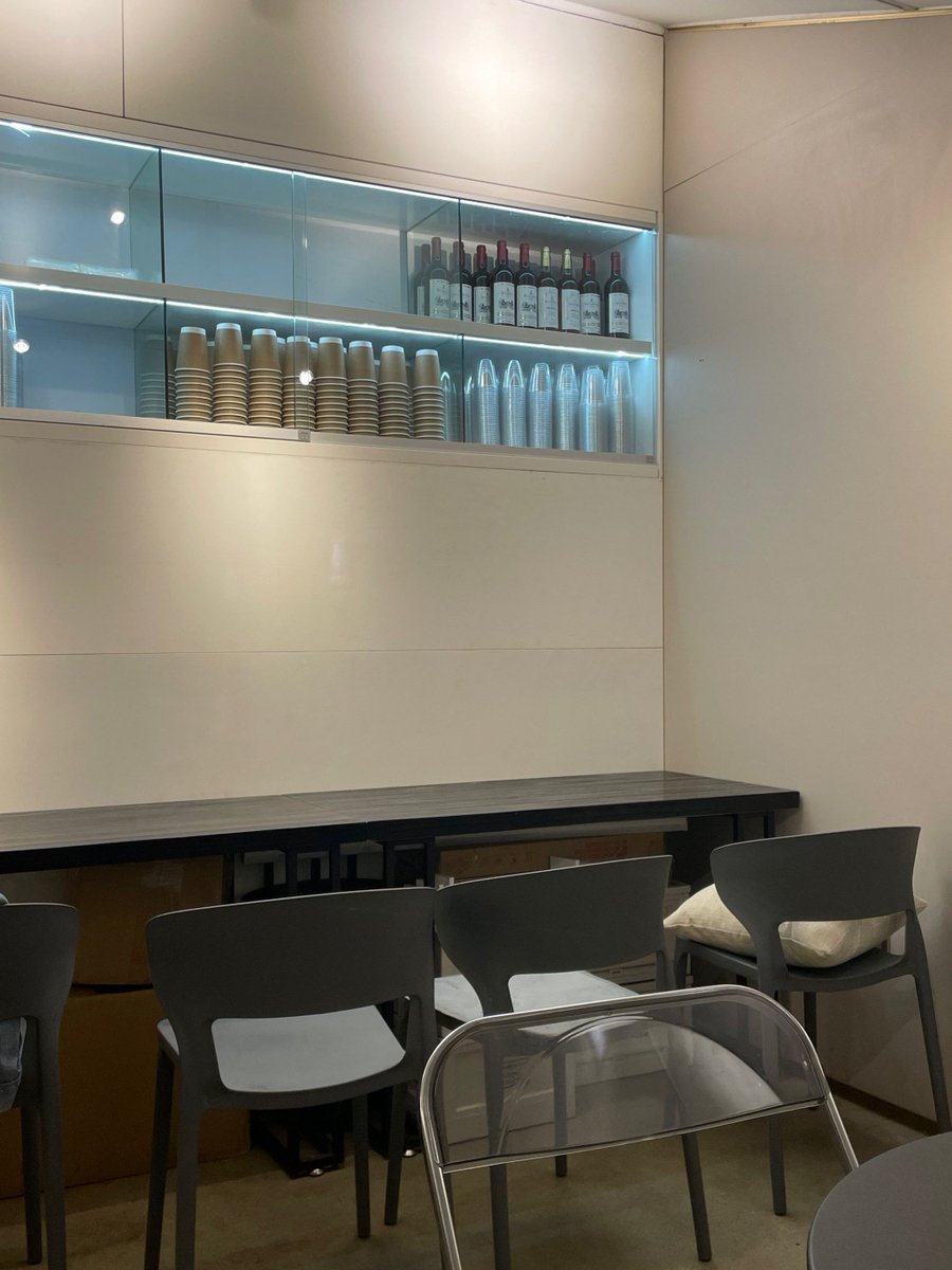 richardmarga35r's tweet photo. Today’s office highlight: found the best coffee spot 2 mins from the building u0026 nailed this tricky client report draft. Small wins make workdays great! https://t.co/eZVntqsM2V