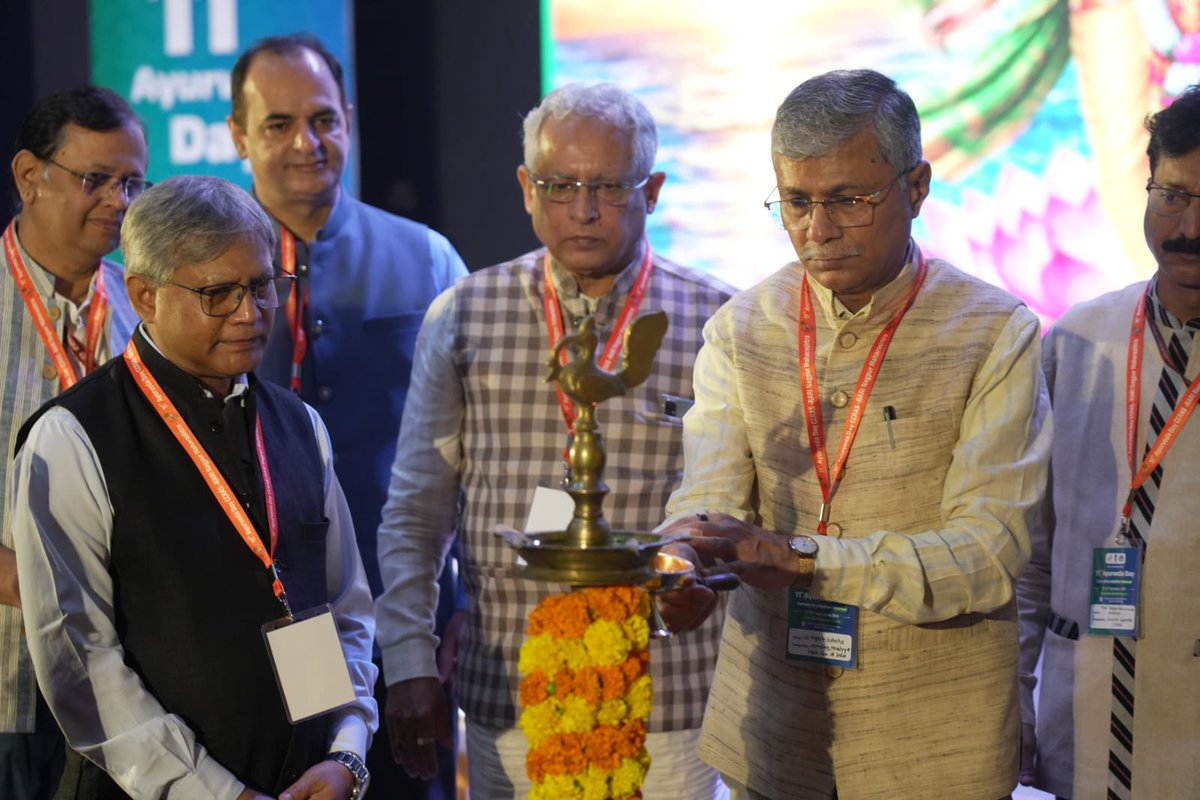 moayush's tweet photo. The 11th Ayurveda Day 2026 programme at Kavivarya Suresh Bhat Auditorium, Nagpur, Maharashtra, commenced with the ceremonial Lamp Lighting and Dhanvantari Vandana in the presence (virtual) of Shri Prataprao Jadhav, Hon’ble Union Minister of State (IC), Ministry of Ayush, and Union Minister of State, Ministry of Health & Family Welfare; Vaidya Rajesh Kotecha, Secretary, Ministry of Ayush; Prof. (Vaidya) Rabinarayan Acharya, Director General, CCRAS; Prof. Sanjeev Sharma, Vice Chancellor, National Institute of Ayurveda, Jaipur; and other distinguished dignitaries and stakeholders.

The inaugural ceremony marked the beginning of the programme focused on the theme “Ayurveda for a Healthier Tomorrow”, with deliberations on Ayurveda, research, healthcare, innovation and the development of the Ayush sector.

#11thAyurvedaDay #AyurvedaDay2026 #MinistryOfAyush #AyurvedaForHealthierTomorrow #OneHealthOneFuture 

@PMOIndia |@narendramodi | @mpprataprao | @secymoayush |@CCRAS_MoAyush|@AIIA_NDelhi |@NIAJaipur |@ItraJamnagar |@PIBIndia |@PIBAYUSH|@DDNewslive |@sansad_tv |@AIRNewsHindi I @mygovindia |