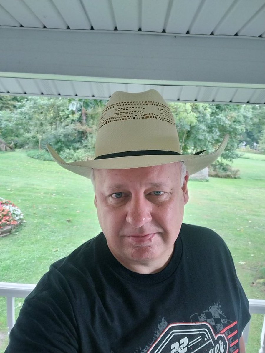 ASTonethree's tweet photo. I got $200 apple card...what I can get? https://t.co/WB2WxbQ3wf