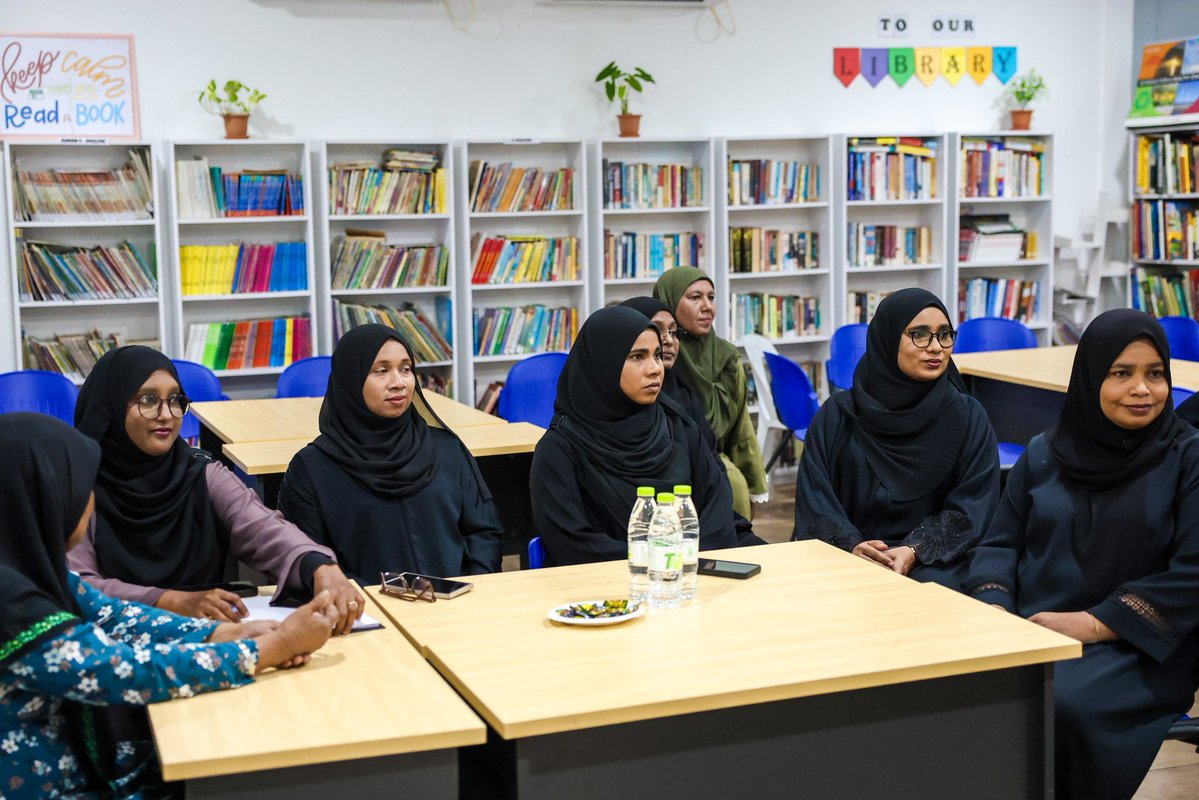 SFdevelopmentMV's tweet photo. ކުދި އަދި މެދު ފަންތީގެ ވިޔަފާރި ކުރައްވާ އަންހެން ވިޔަފާރިވެރިންނާއެކު މިވުޒާރާއިން ށ. ފުނަދޫ އަދި މާއުނގޫދޫގައި ބޭއްވި ބައްދަލުވުމުގައި، ވިޔަފާރިކުރުމުގައި ދިމާވާ ގޮންޖެހުންތަކާއި، ވިޔަފާރި ކުރިއެރުވުމަށް ހުރި ފުރުޞަތުތަކާއި ބޭނުންވާ އެހީތެރިކަމާމެދު މަޝްވަރާކުރެވުނު. https://t.co/31JVkQ1fyF
