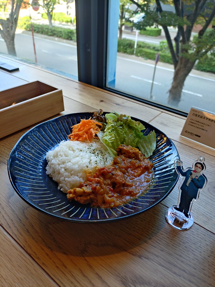 sinop55gos's tweet photo. せっかく新潟に来たので、こけら落とし公演以来約3ヶ月ぶりに再訪!
むろくんの時空のゆがんだサインも確認して、しっかりスパイスカレーとデザートいただいてきました😊
美味しかった〜♡
#松室政哉
#triad
#ほんとは6月27日 https://t.co/nU1rTMlaiP