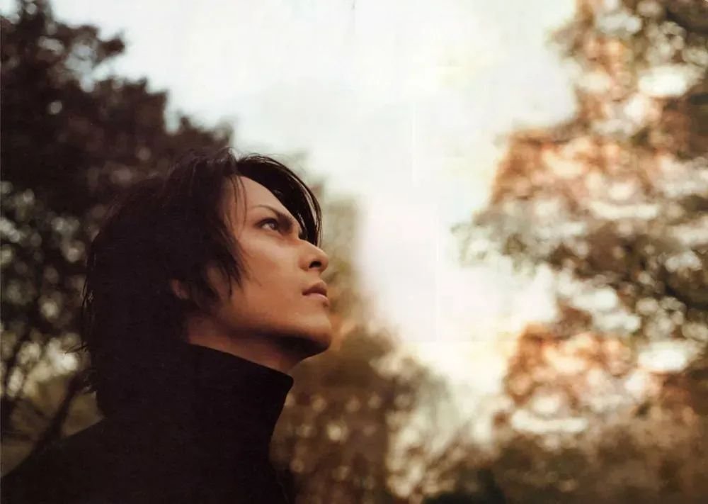 NoranekoMiu's tweet photo. Autumn Beauty 🖤 https://t.co/P7PkqvbM2y