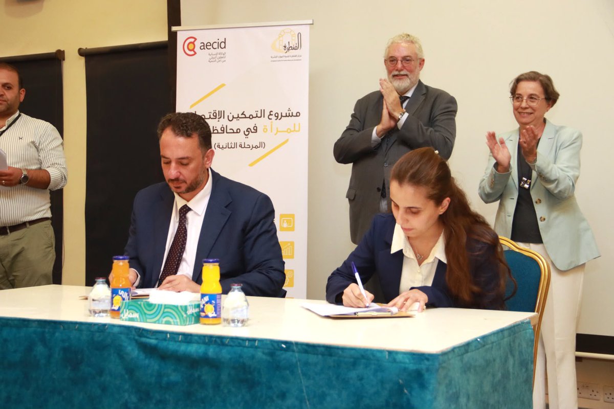 AecidJordan's tweet photo. The director of #AlQantara &amp; the ambassador of 🇪🇸 @EmbEspJordania attended a ceremony for 15 women with home-based business &amp; 9 youth♀️entrepreneurs that were trained, coached &amp; will receive seed fund for their business
Economic empowerment of ♀️in Ma'an is funded by @AECID_es 👇🏾 https://t.co/YBd1JDr9jE