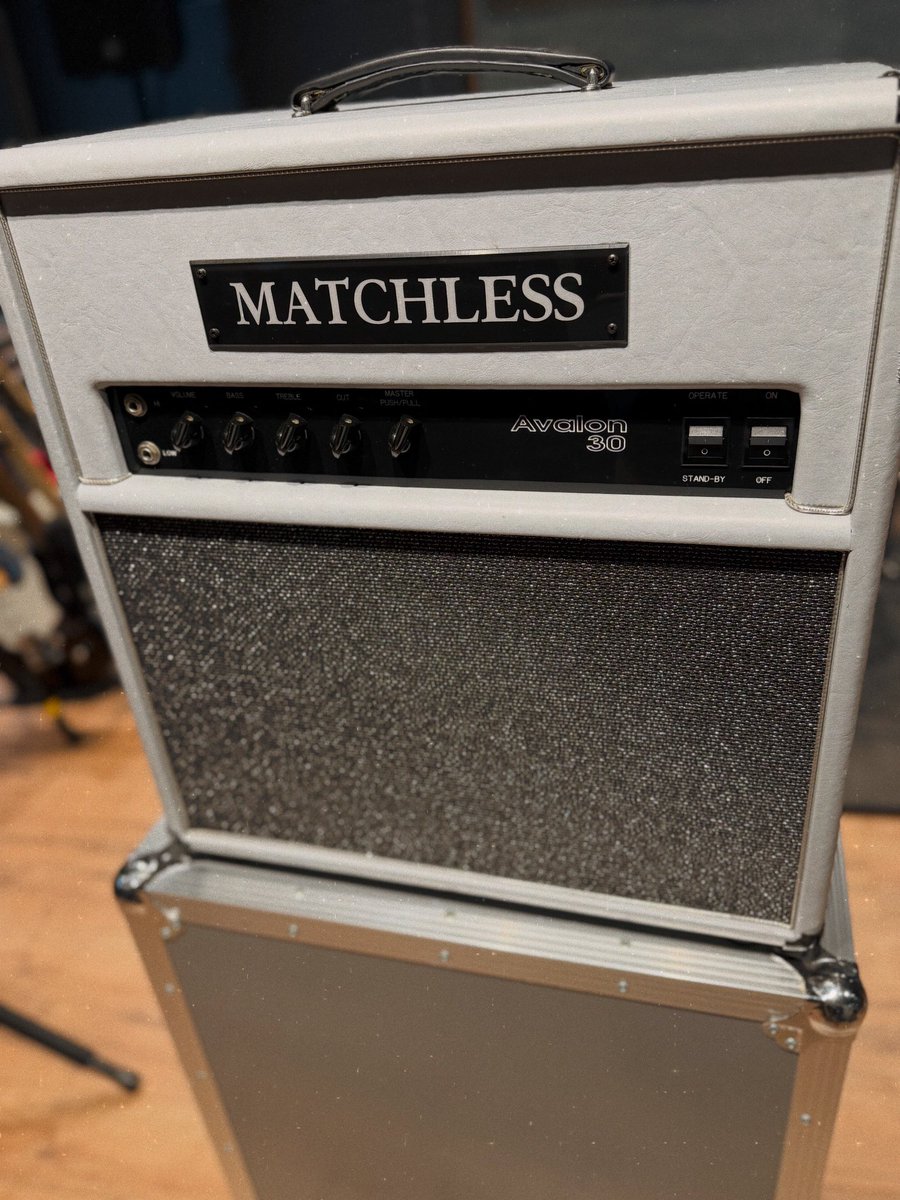 v0archive_stdio's tweet photo. スタジオで一番おしゃれなのは、中の人じゃなくてこの子です🤍✨
MATCHLESS Avalon 30
つまみは潔く5つ🎛️
良い音が出なかったら、それは指のせいです🫣
V0 Archive Studio常設🎸
🔗 https://t.co/6bj2cqCLbR
#MATCHLESS #Avalon30 #ギターアンプ #福岡 #V0Archvie https://t.co/1QCUtfxEyc