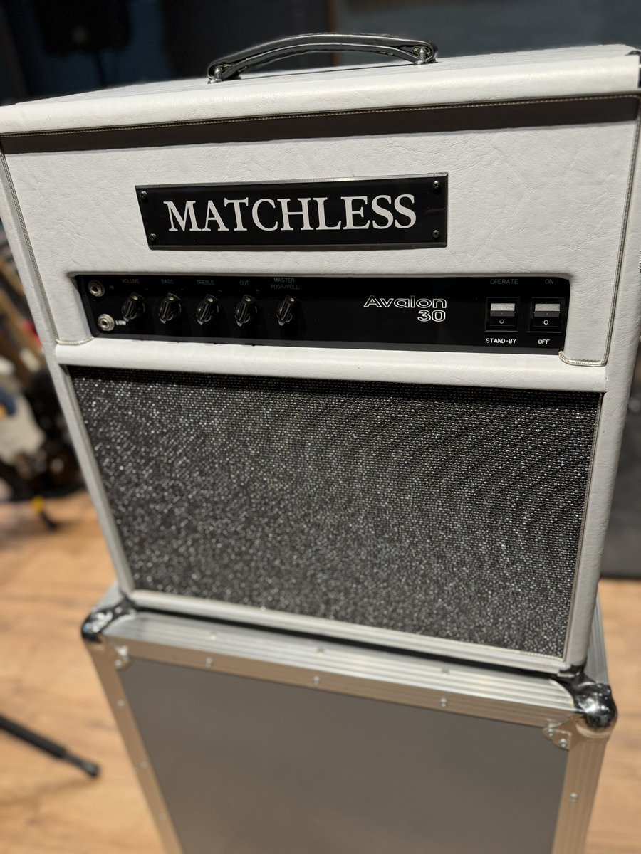 v0archive_stdio's tweet photo. スタジオで一番おしゃれなのは、中の人じゃなくてこの子です🤍✨
MATCHLESS Avalon 30
つまみは潔く5つ🎛️
良い音が出なかったら、それは指のせいです🫣
V0 Archive Studio常設🎸
🔗 https://t.co/6bj2cqCLbR
#MATCHLESS #Avalon30 #ギターアンプ #福岡 #V0Archvie https://t.co/1QCUtfxEyc
