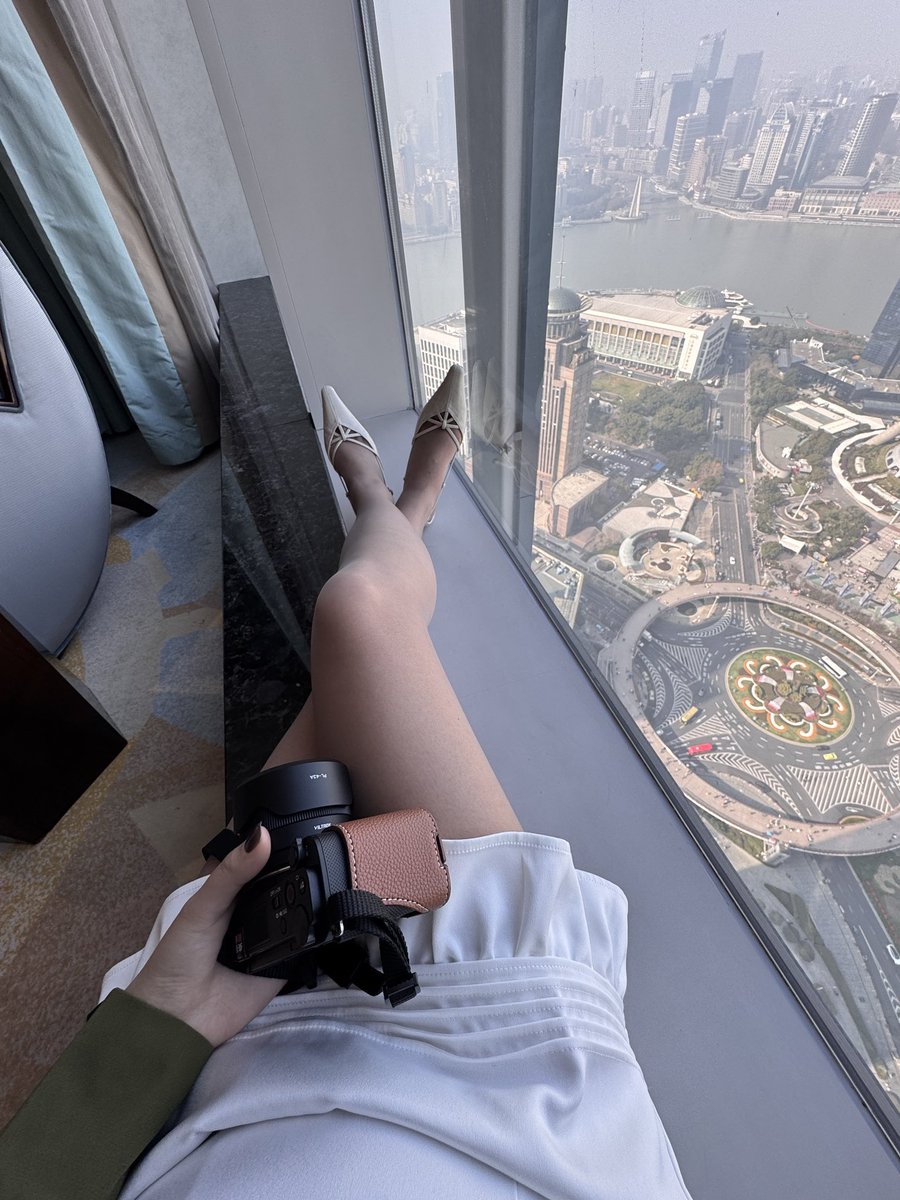 Zhanglaoshi1980's tweet photo. 可能我是没有孩子的缘分吧，两任老公都没能让我生下属于自己的孩子。
如今的我已经46岁，第二次离婚之后也不想再有第三次婚姻。
距离退休还有不到十年的时间，我要把自己的爱，全部献给我深爱的学生们。 https://t.co/DdnzEjoKqY