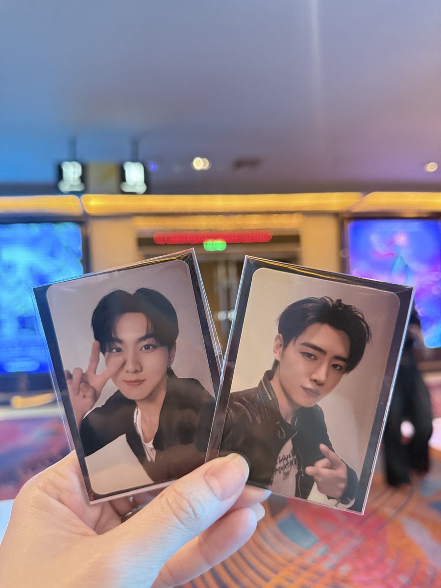 YuiYunho's tweet photo. Me :ซองฮุน , จองวอน

You : เจค

อยู่หน้า พารากอนค่ะ 

#ช่วยมาBITEMEที่เมเจ้อ
#ตลาดนัดenhypen https://t.co/mqrc4L2Rap