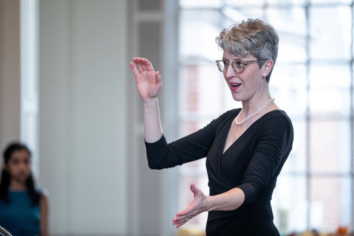 taliailan's tweet photo. #oneconductoraday
Caron Daley https://t.co/fLYrKILLBI