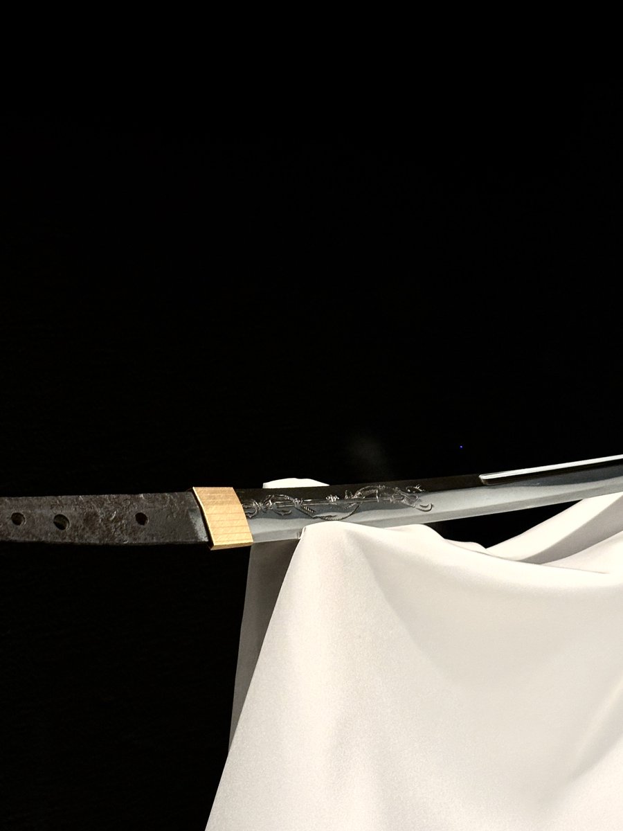 irachinekochan's tweet photo. 小竜よりも10年くらい前に打たれた景光の太刀と 景光作の薙刀も展示されてた🐉 https://t.co/q45AreOm9F