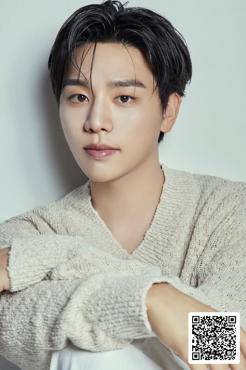 SBS_star's tweet photo. “Kim Woo-seok to Throw Opening Pitch for KT Wiz on September 24

#kimwooseok #celeb #SBSStar #KEntertainmentNews
Follow @SBS_star for more updates!
👉 For the full story, check the link in our bio!” https://t.co/0k9hmWo7oB