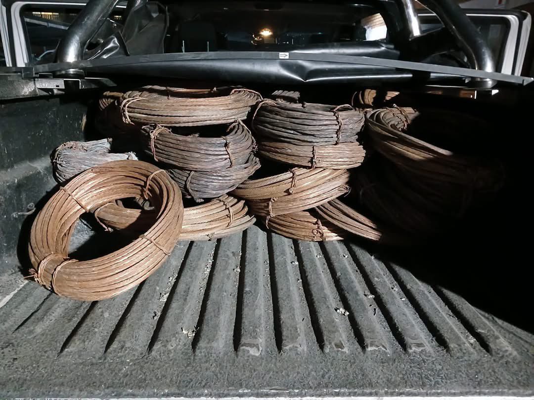 Abramjee's tweet photo. WEST RAND POLICE ARREST TWO FOREIGN NATIONALS AND RECOVER COPPER CABLE WORTH R800 000

West Rand police have arrested two foreign nationals for possession of suspected stolen copper cable following an intelligence-driven operation conducted on Tuesday, 22 September 2026.

Police received information about two vehicles allegedly transporting copper cable from the North West Province towards Krugersdorp. The information was operationalised by West Rand Crime Intelligence in collaboration with the West Rand Flying Squad, West Rand District Crime Prevention Unit and private security companies.
The two vehicles were spotted and stopped on the R24 towards Krugersdorp. Upon searching the vehicles, police discovered a large quantity of copper cable loaded at the back of the bakkies. The recovered property is estimated to be worth approximately R800 000-00.

The two Pakistani nationals were arrested and are expected to appear before court soon.
Police have opened a case of possession of suspected stolen property, and investigations are ongoing.

Police urge members of the community to report criminal activities by contacting #CrimeStop on 08600 10111 or by using the #MySAPSApp to report crime anonymously: