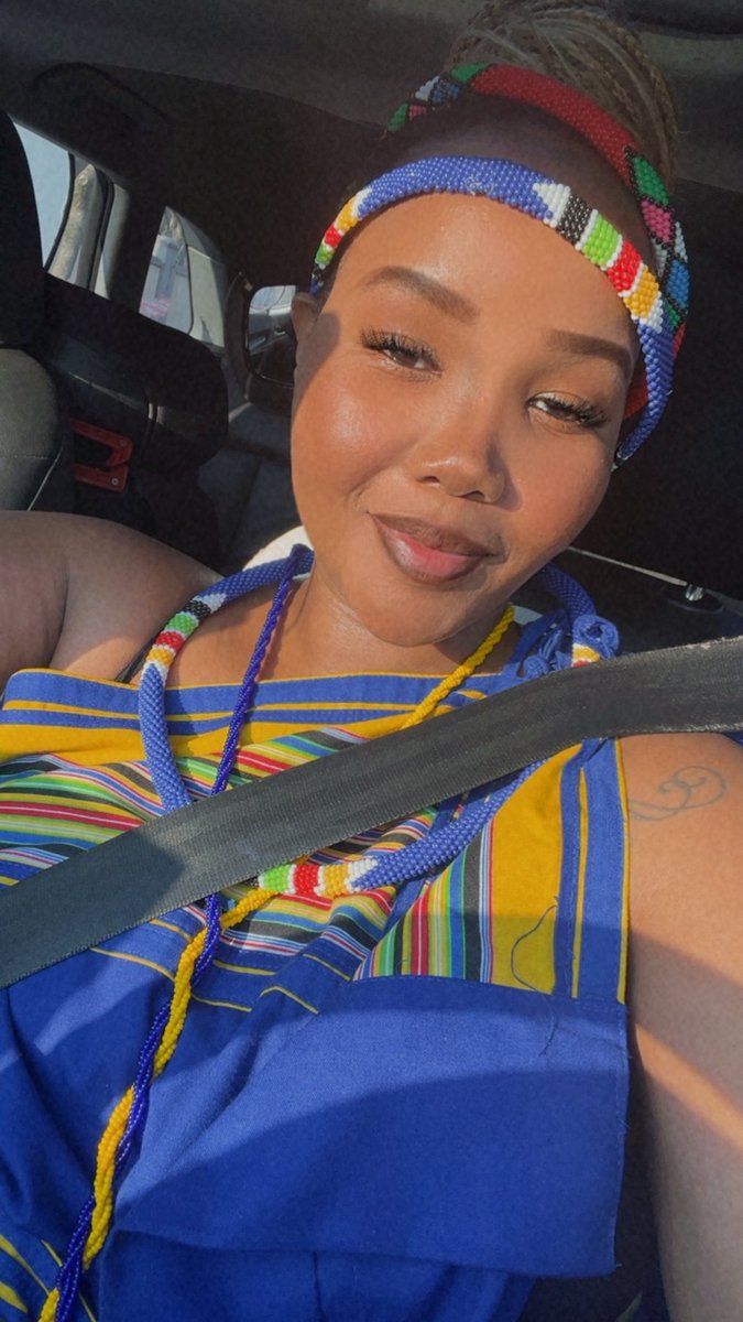 Iam_xolietoxic's tweet photo. A Xhosa Venda girl https://t.co/nckrWxxOG6