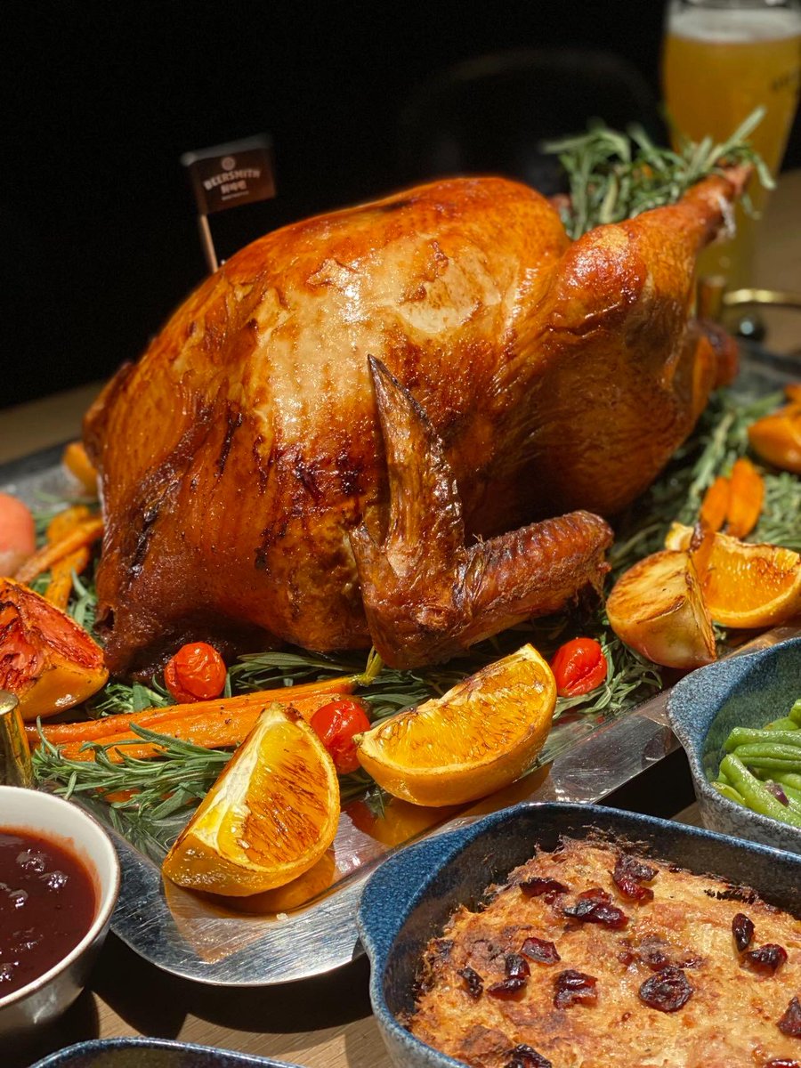 ToniaVinnir3's tweet photo. Thanksgiving vibe on the plate! Roasted turkey with cranberry sauce u0026 creamy mashed potatoes—perfect for your holiday feast. Who’s craving a bite #ThanksgivingFeast https://t.co/HPuOzlZLqE