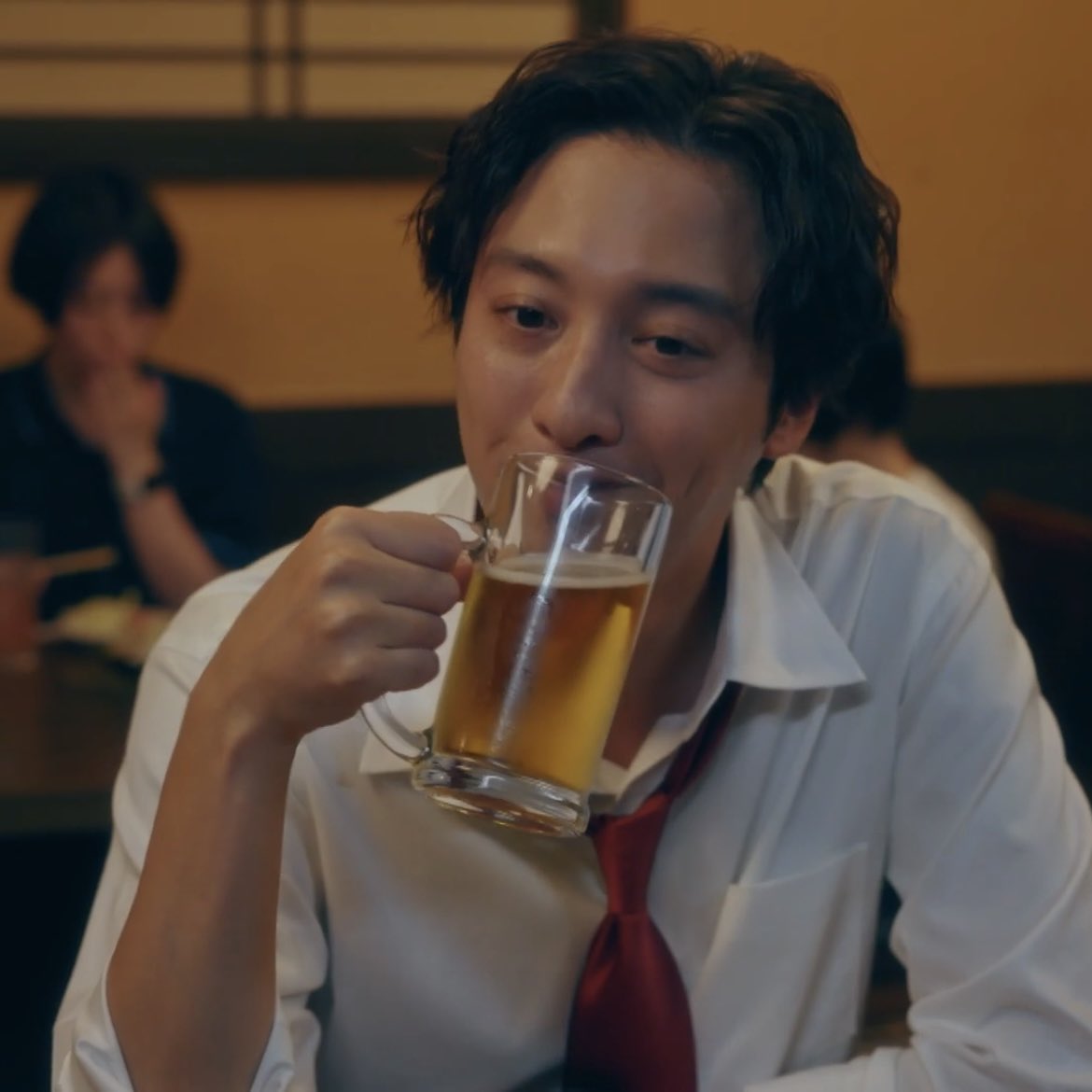 like_ura's tweet photo. 視聴者が選ぶ多古井さんの好きなところにビールジョッキを持つ手(腕の筋)が発表された時、「そういうの皆さん好きなんですね、意外。持ち方意識してない」と言ってた秀くんたぶんピンと来てないので抜粋しておきます。これからも腕の筋よろしくお願いします。 https://t.co/s8o8kV2Fom