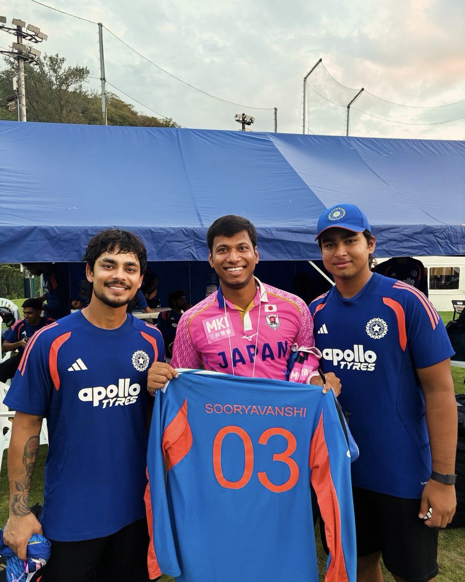 circleofcricket's tweet photo. From Bihar to Japan ❤️

Ishan Kishan and Vaibhav Sooryavanshi with Japan cricketer Abhishek Anand.

#JPNvIND https://t.co/V8hS21fV8R