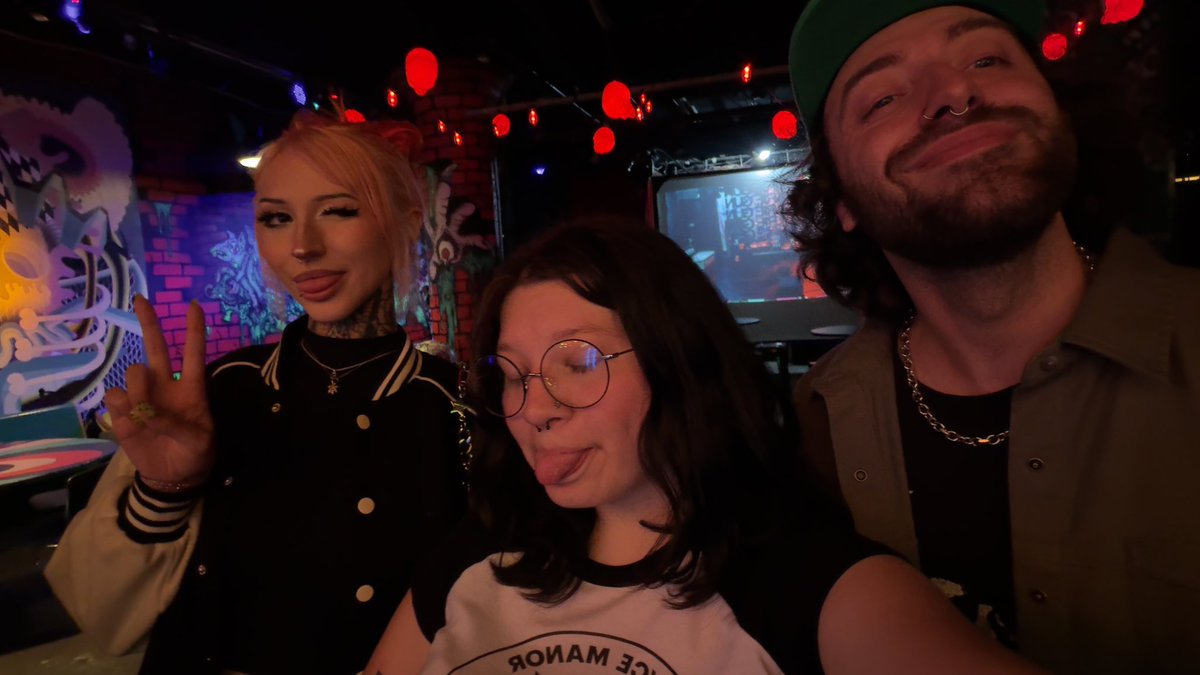 silentkaylee's tweet photo. Was a really good night I love my friends I love live music, life has been looking up recently https://t.co/iet1qdkesX