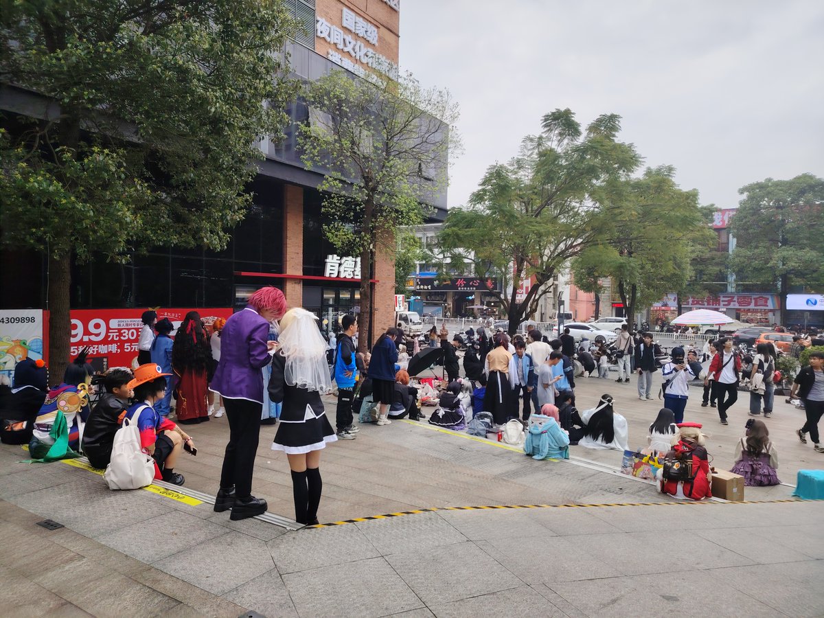 DelilaOmlin's tweet photo. Finalmente disfruté del comic con! Conocer a mis creadores favoritos y llenarme de la energía de la comunidad fue lo mejor hoy.  #漫展 #MangaCon https://t.co/2sggODwybs