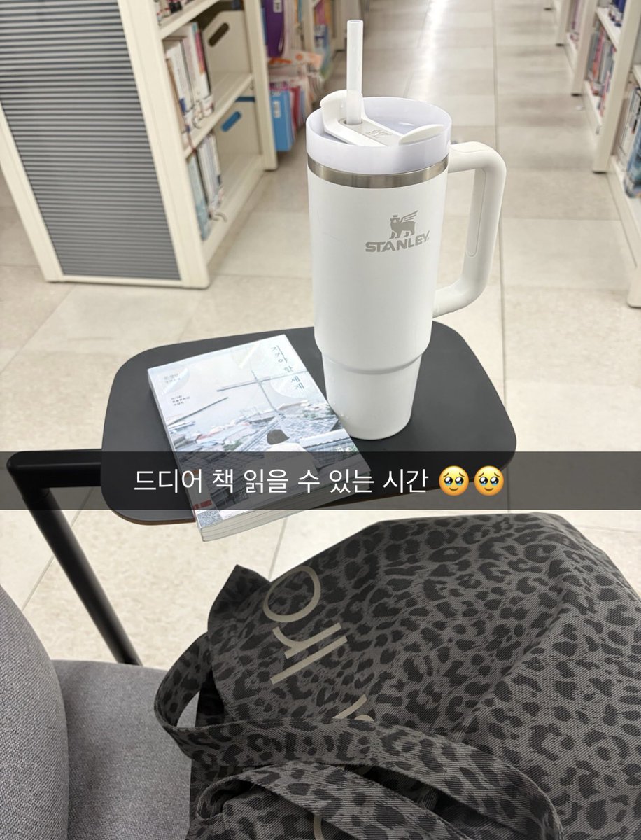 bbiijhn's tweet photo. 보고 시픔… ( 책, ㅅㅇㅇㅃ 중 택 1 ) https://t.co/7mqHMMXX5f