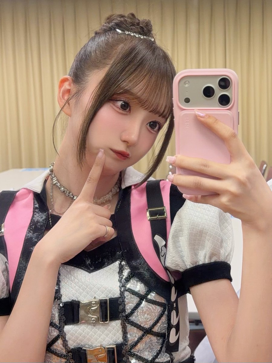 hibino_meina's tweet photo. #SPARK2026 in YAMANAKAKO 
ありがとうございました🗻

#ラフラフ ピンク担当日比野芽奈です🎀！

ラフラフ初の山梨！✨雨だったけど、
びしょびしょで熱いライブに、一緒に
線香花火した時間、忘れない思い出🙌🏻💖

風邪ひかないように！あたたかくしてね🍜 https://t.co/LD46ZvZFXj