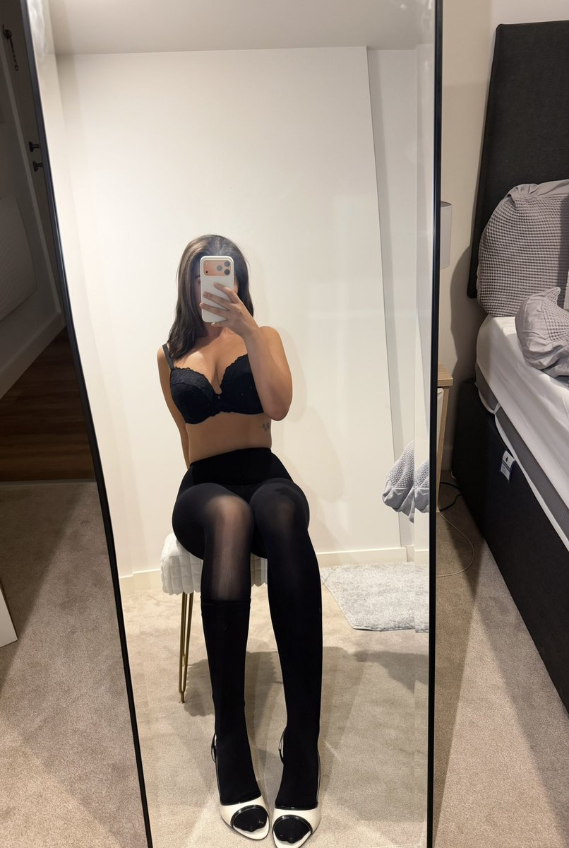 itscash4chels's tweet photo. Have my legs and nylons really got you triggered this early in the morning? https://t.co/IT9chjhHq3