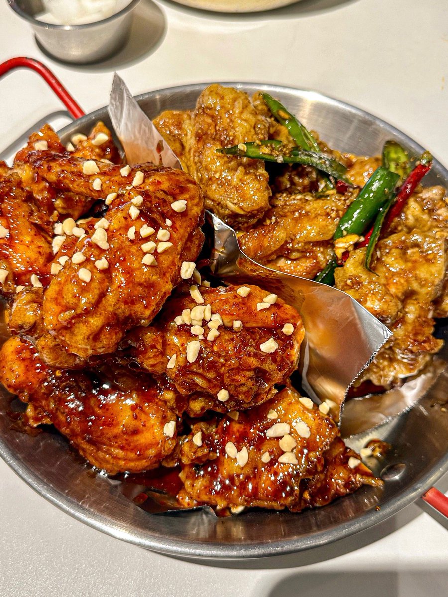 madis78onjacoba's tweet photo. Treat your taste buds to crispy Korean fried chicken with gochujang glaze tonight—sweet, spicy, and utterly addictive!， https://t.co/zhRIeaXTvM