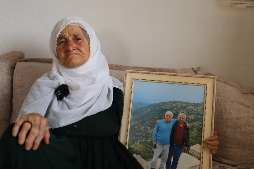 ilketvcomtr's tweet photo. 🔴30 yıllık tutukluluğun ardından yaşamını yitiren Nebi Yavuz'un annesi Sultan Yavuz: 

🔸"Oğlumu 30 yıl bekledim, kendi ellerimle toprağa verdim"
🔸“Ben oğluma doyamadım. Diğer anneler ve babalar evlatlarına doysun. Hasta tutuklular vakit kaybedilmeden serbest bırakılsın”

https://t.co/cEPj3R8R25
