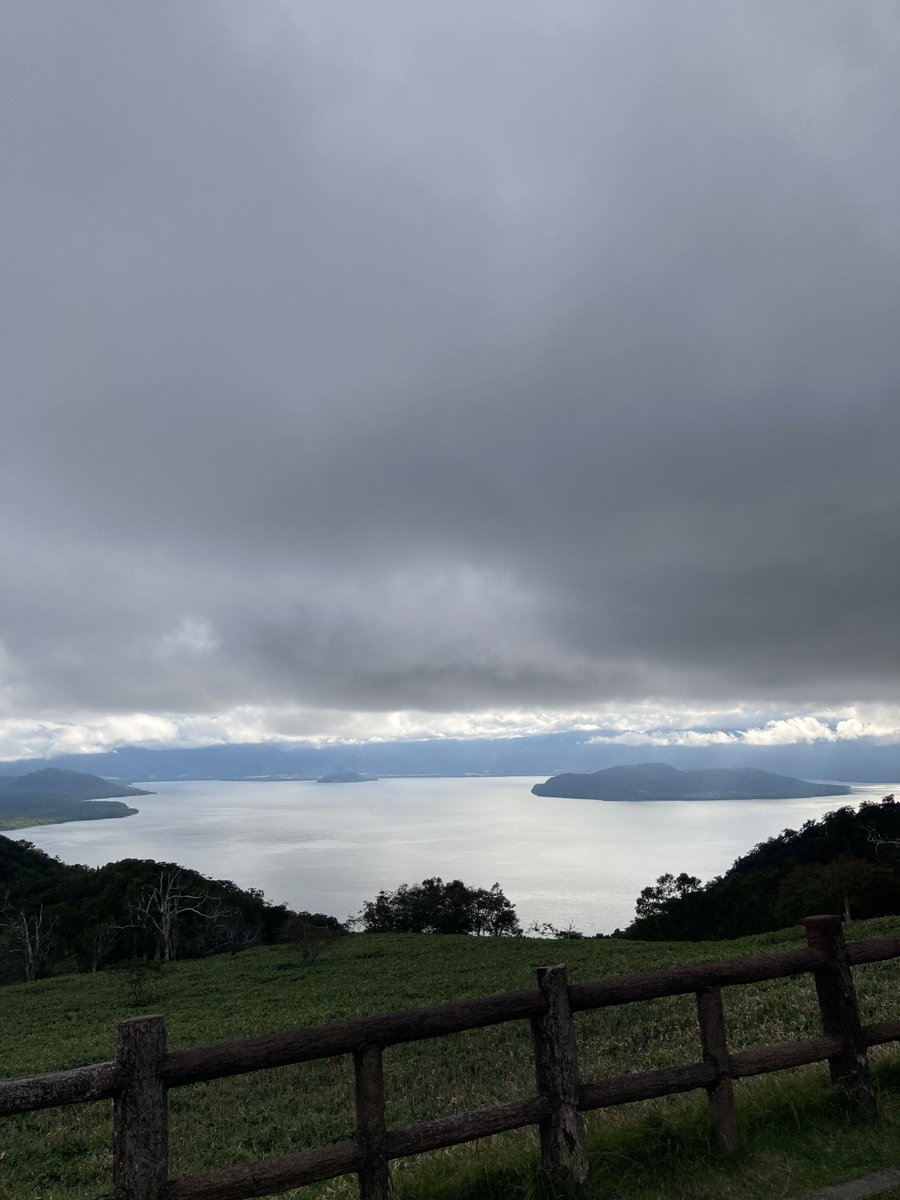 kabian_s's tweet photo. 道東の旅②。アイヌコタンと阿寒湖と屈斜路湖と途中にあった牧場。摩周湖にも行ったけど、さすが「霧の摩周湖」。本当に霧で何も見えなかった…。 https://t.co/AMBzXS05Gl