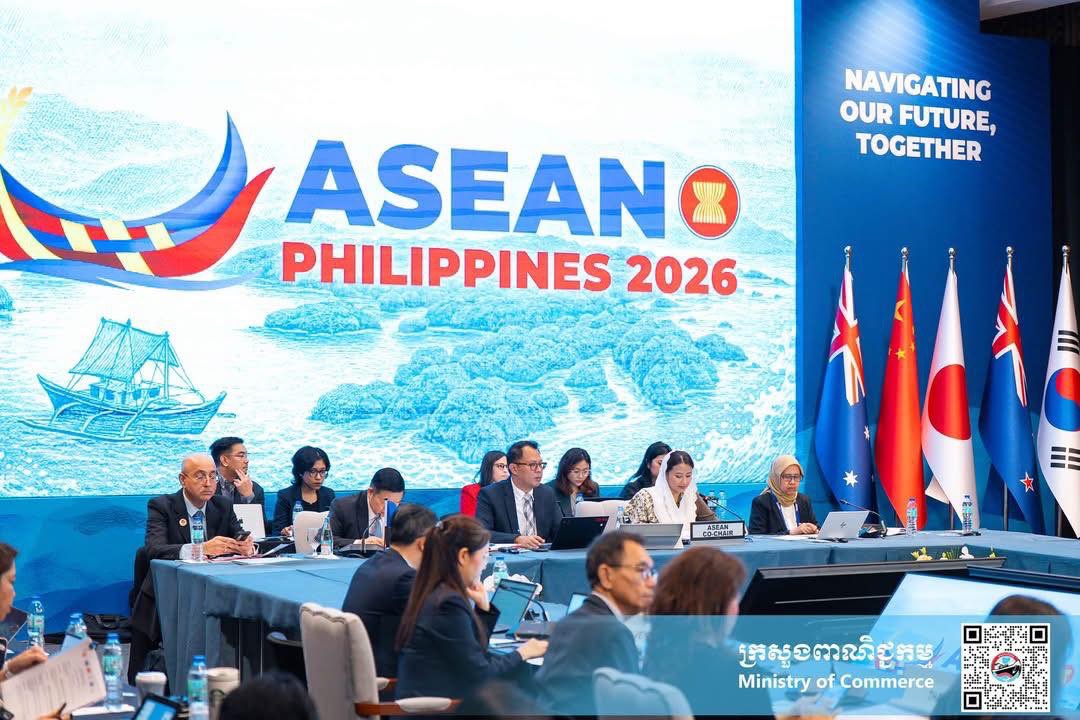 MoCCambodia's tweet photo. Her Excellency CHAM Nimul, Minister of Commerce and Cambodia’s ASEAN Economic Minister, led the Cambodian delegation in attending the 5th RCEP Ministers’ Meeting, held on the sidelines of the 58th ASEAN Economic Ministers’ Meeting….
👉 Read more: https://t.co/jRMbFQzMlK https://t.co/i5PEpR23zG