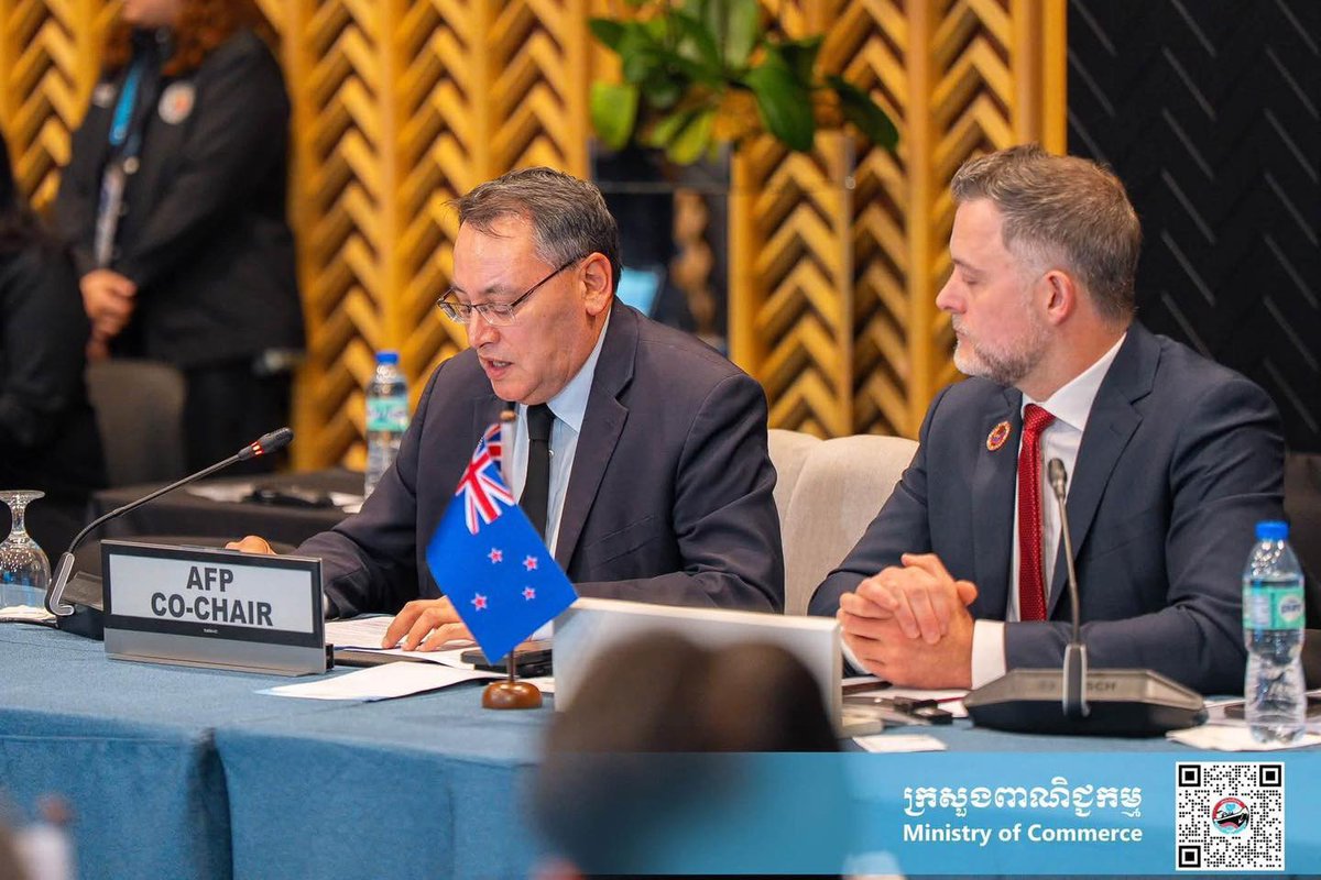 MoCCambodia's tweet photo. Her Excellency CHAM Nimul, Minister of Commerce and Cambodia’s ASEAN Economic Minister, led the Cambodian delegation in attending the 5th RCEP Ministers’ Meeting, held on the sidelines of the 58th ASEAN Economic Ministers’ Meeting….
👉 Read more: https://t.co/jRMbFQzMlK https://t.co/i5PEpR23zG