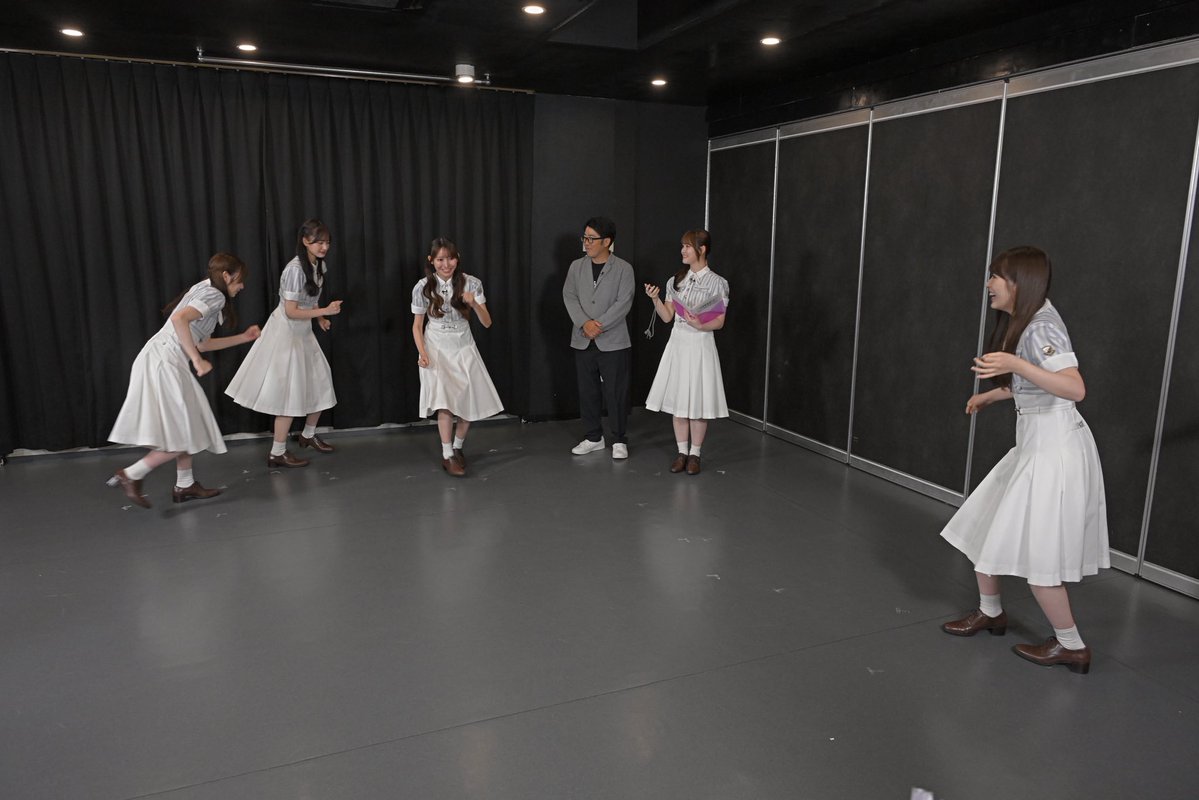 tbsnogiotameshi's tweet photo. 『#乃木坂お試し中』“チームワーク”をお試し🙌

3人で協力して解答者にお題を伝える
ジェスチャーゲームに挑戦🕺

終始ドタバタのメンバー＆#金川紗耶 さんの顔芸に注目😂

TBSチャンネル1で9月26日(土)午後11時～
https://t.co/5teAQT2ada

#伊藤理々杏 #鈴木拓
#黒見明香 #岡本姫奈 #小川彩 https://t.co/bFqlHK6Ei6