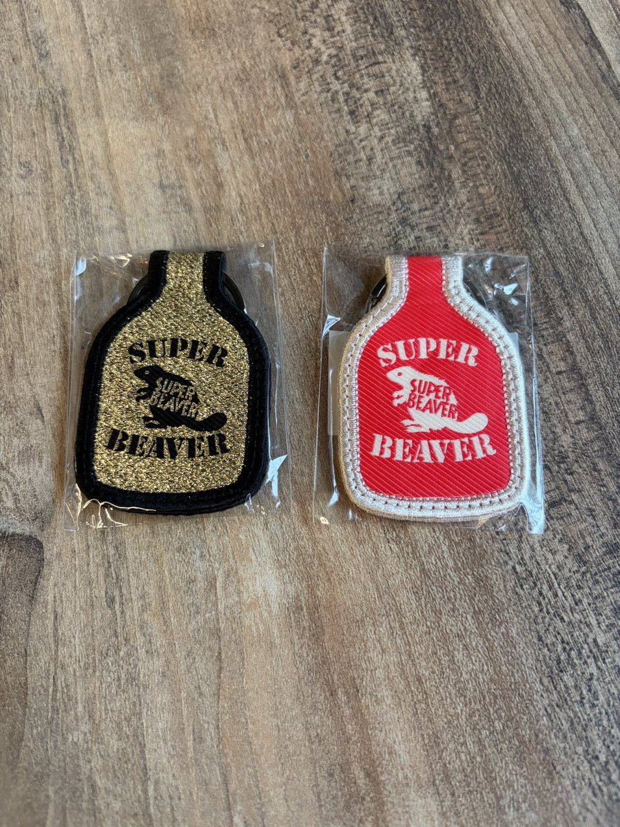 mousepeace1128's tweet photo. 交換希望
#SUPERBEAVER
異種交換ですが
銀テ（出来れば2本）お譲りくださる方
探してます！

代わりに以下お譲りできます

譲：POPUP 東京現代タグ
or
譲：2023年コニファーライブ限定タグ（金）

本日東京ドームにいます！
お気軽にご連絡ください！ https://t.co/4z6BurHkz8