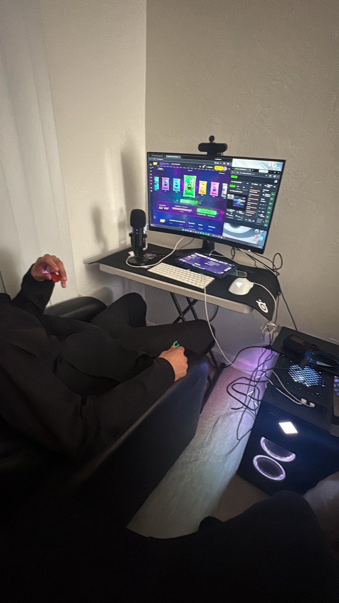 wgb4e's tweet photo. BETONKB x SLEAZEALLIN STREAM WE RIPPING HELLA PACKS @SleezeALLin1 
@TiltRips https://t.co/1LciyVkCv4