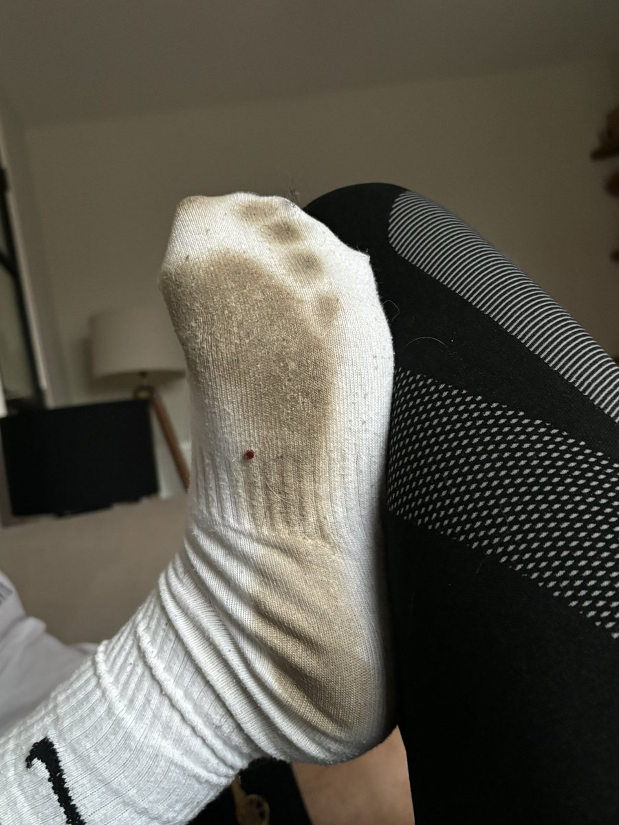 SydneyGodd66886's tweet photo. I need some new socks , this are filthy!
#findomm #fendom #paypig #sub #socks #sockslover https://t.co/JtlVb0ZOQI