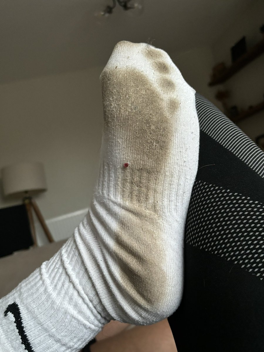 SydneyGodd66886's tweet photo. I need some new socks , this are filthy!
#findomm #fendom #paypig #sub #socks #sockslover https://t.co/JtlVb0ZOQI