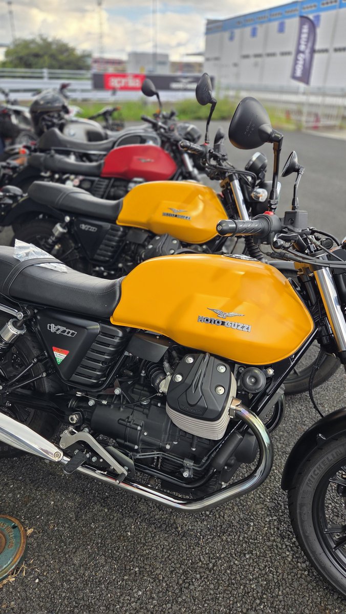 mcs_inaguma's tweet photo. こんな景色も珍しい～🎶
カラフルGUZZI🔴🔴🟡
#MOTOGUZZI
#モトグッツィ
#V7STONEII
#V7STONEIII
#カラフル https://t.co/cjuvSoIOlt