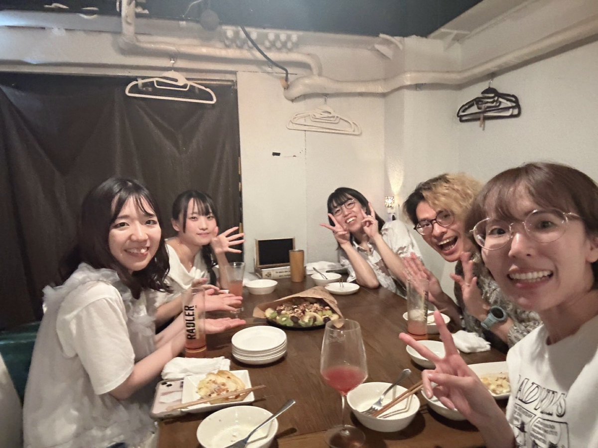 _fuku11's tweet photo. 稽古したり彳亍楽しかったり一瞬大阪行ったり久しぶりの友人や先生に会ったりなんやりかんやりの数日間
幸せだったり喋りまくったり寂しかったり仕事が怖かったりで
情緒崩壊して大泣きした(ガチ) https://t.co/IdJmH2fOUD