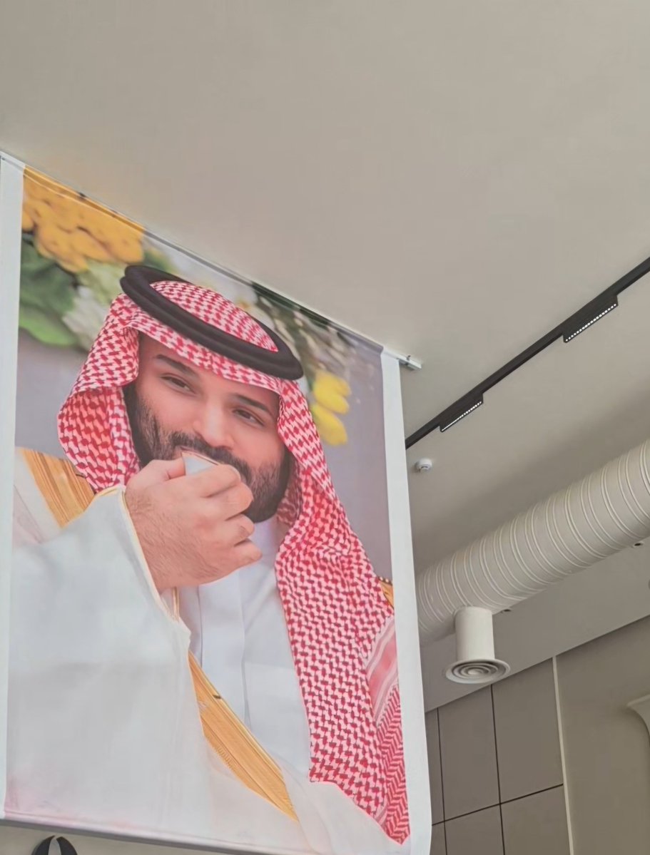 Flor747283015's tweet photo. #اليوم_الوطني_السعودي_٩٦
 صباح المحبة لصاحب الرؤيه💗، الذي لم يكن حضوره نورًا للدنيا فحسب، بل كان نورًا سكن القلوب قبل أن يضيء المكان. بك نفخر، وبحضورك نزداد محبة واعتزازًا، فأنت قيمة تُلامس القلوب قبل أن تراها العيون. https://t.co/MOvRHTSfh7