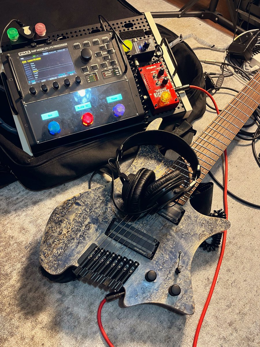 Lichti_itv's tweet photo. 活動再開に向けて音作り。

意外と定番曲のリズムGAINは低め。

Schmetterlingは難しかった😭！
キレキレなリズムから突然リードからのアコギ！

nataSと新曲😉は超HEAVYな音。

曲ごとに必要な音が全然違って面白い。

そして今でもABASIのMA入荷を待ち。。。

#strandberg #fractalaudio #音作り https://t.co/wmRgdOKnPA